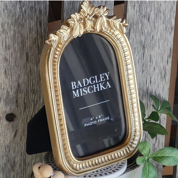 NWT BADGLEY MISHKA CHAMPAGNE GOLD 4x6 PHOTO FRAME - Picture 3 of 5